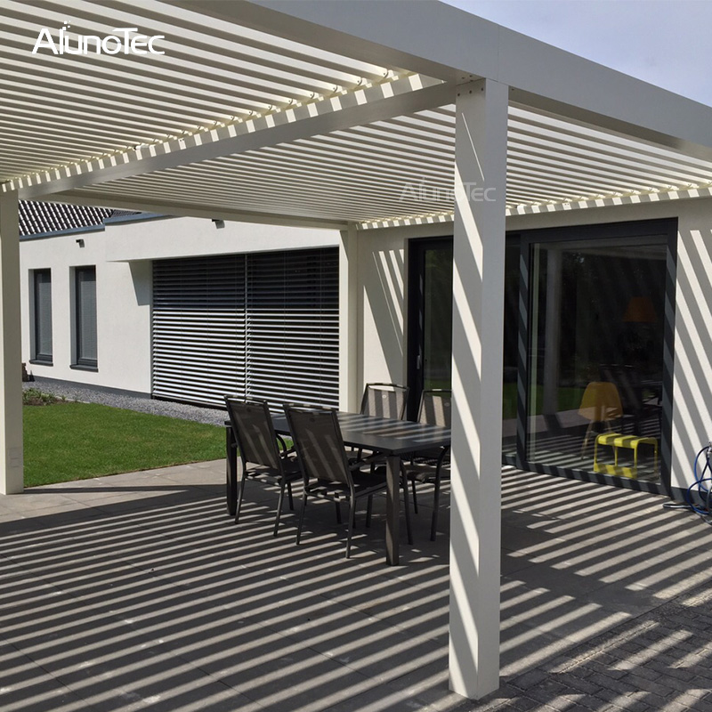 Verstellbare, faltbare Pergola-Terrassenabdeckung mit Lamellen und Vorhang
