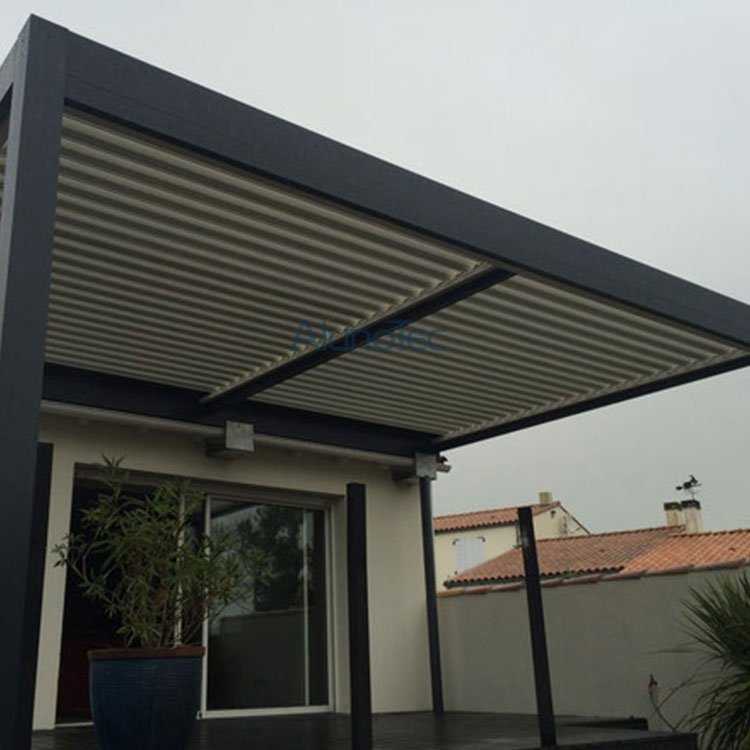Dach-Pergola-System aus Aluminium mit elektrischer Steuerung zum Öffnen