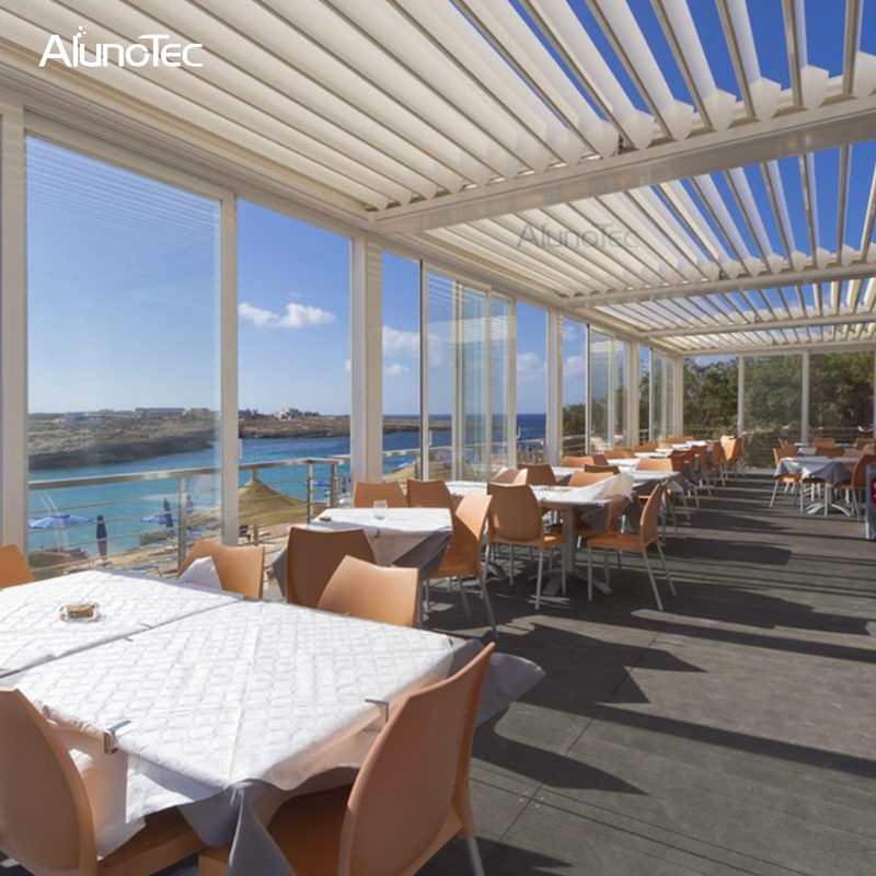 Motorisierter Outdoor-Pavillon, modernes Lamellendach, bioklimatische Aluminium-Tragflächenpergola für Sonnenschutz